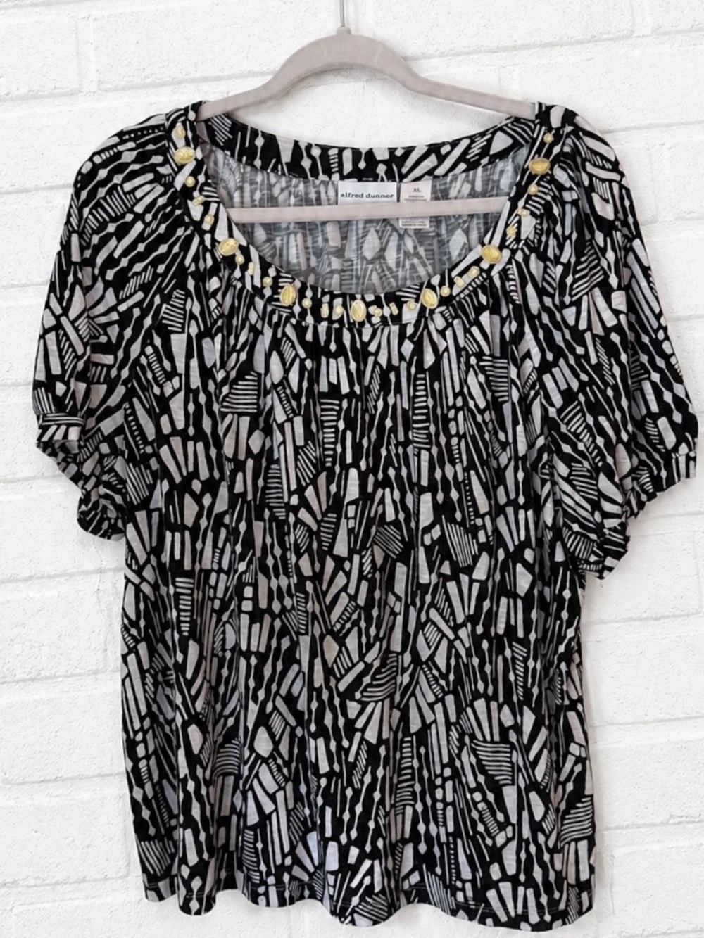 Alfred Dunner Black & White Patterned Short Sleeve Top with beaded  detail XL
